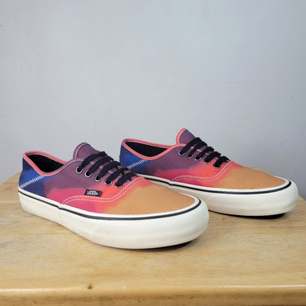 Vans authentic, Multicolor Ombre, Sunset Fade, Unisex Size : 9.5 (BARELY WORN)